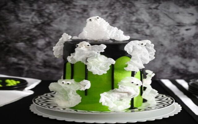 Puffed rice paper ghost cake