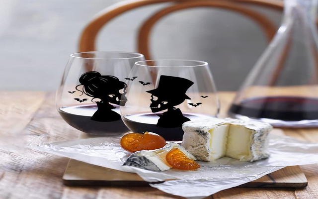 The perfectinsoy skull wine glass