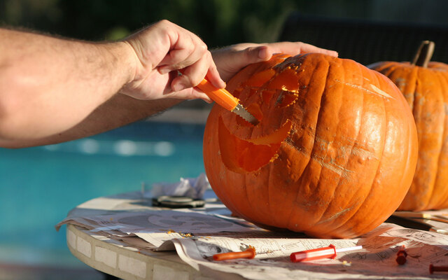 How to carve a pumpkin for Halloween?