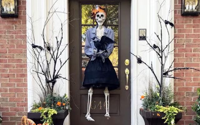 Skeleton Greeter Door