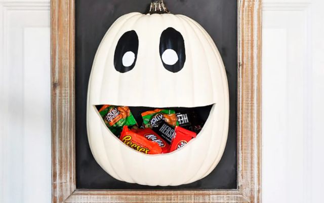 Candy Grab Door Halloween Decoration Idea