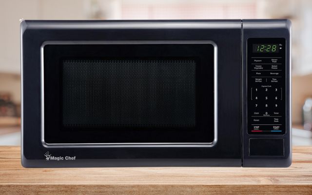 Magic Chef MC77MB Countertop Microwave Oven